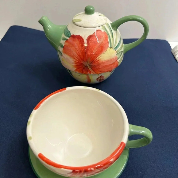 Adorable Island Plantations teapot with cup and saucer. - Picture 5 of 9